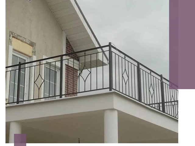 Изготовление балконных ограждений в Электростали из металла и стекла