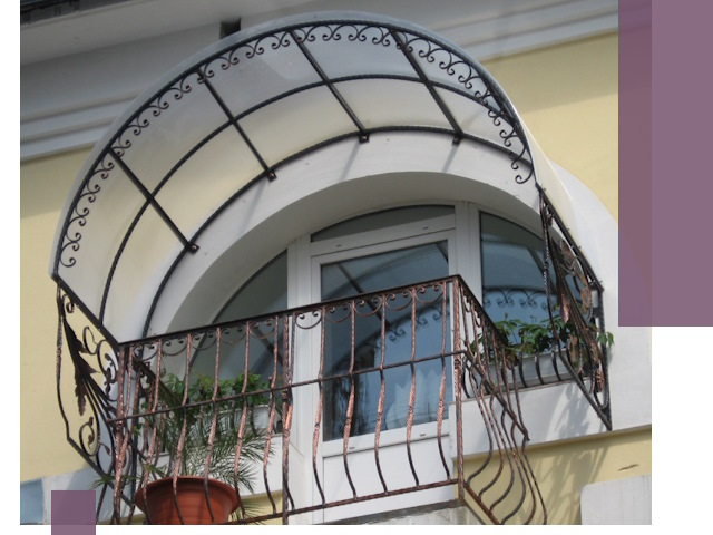 Козырьки над балконом в Электростали — изготовление и монтаж