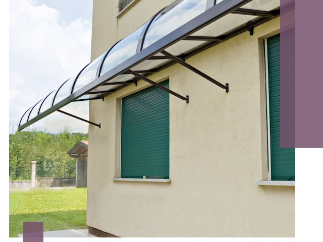 Козырьки над окнами в Электростали — изготовление и монтаж по выгоде